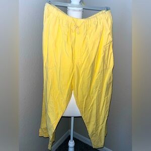 White Stag Ladies L 12-14 Butterfly Kisses Yellow Cotton Ankle cropped pants
